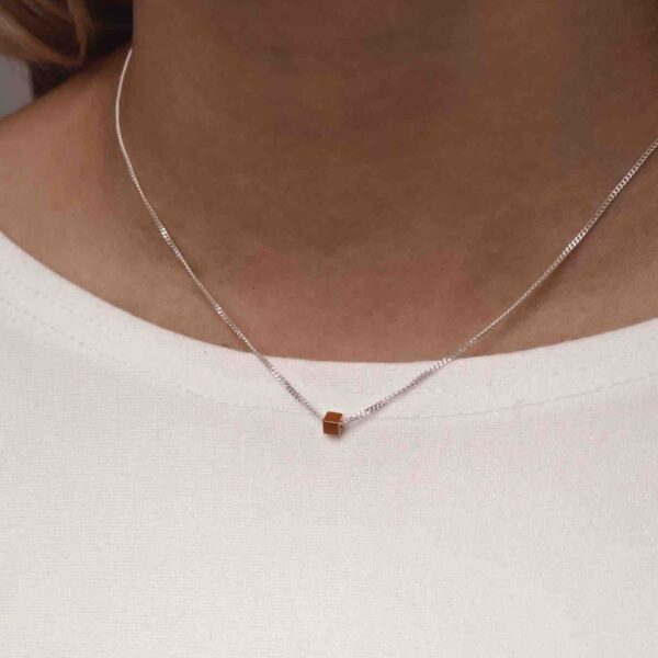 Box kaelakee - kuldne